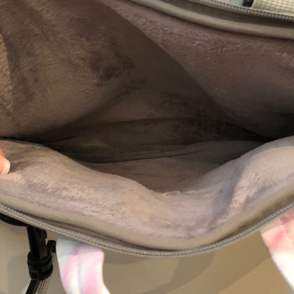 Laptop bag in white and pink marble print - Picture 3 of 8